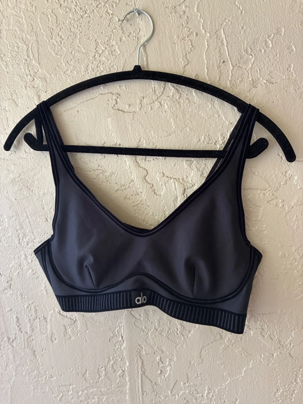 ALO AIRLIFT MATCHING BRA AND LEGGINGS